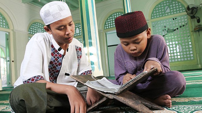 Lebih Utama Setelah Amalan Wajib, Inilah Keutamaan Menuntut Ilmu di Masjid