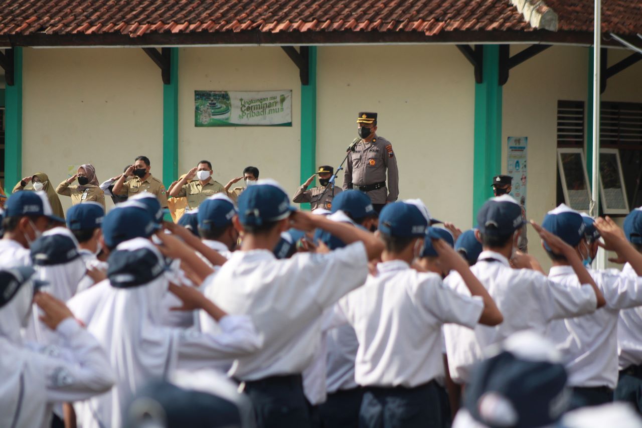 Ajak Tertib Berlalu Lintas, Polres Berikan Penyuluhan pada Siswa SMPN 3 Magelang 