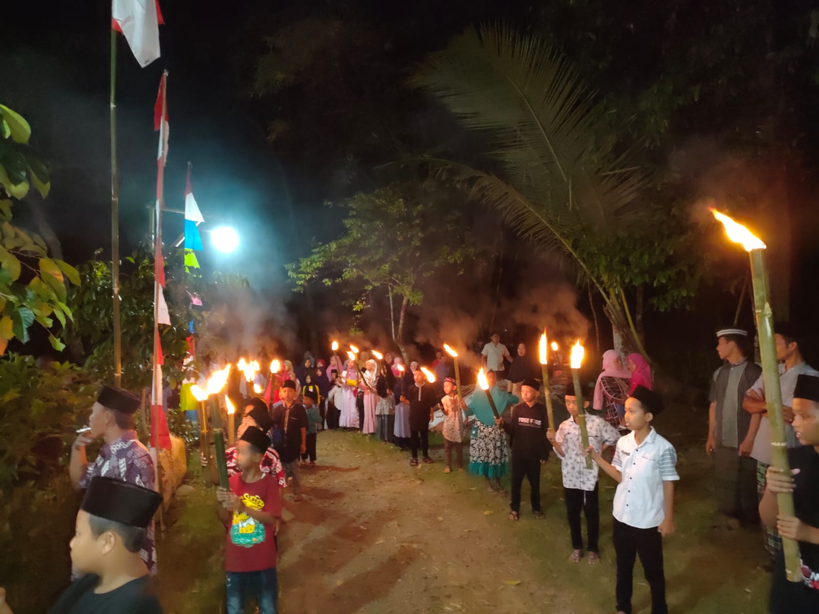 Kirab dan Tirakatan Tahun Baru Islam di Desa Seren, Potong Kambing dan Pakaian Adat Jawa