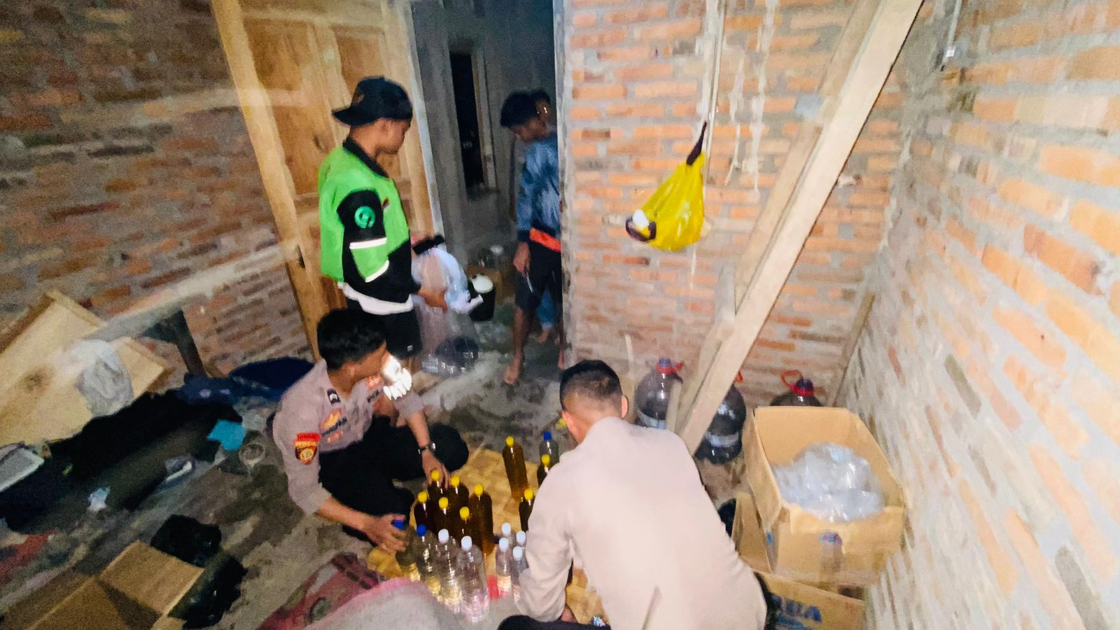 Sat Samapta Polresta Magelang Amankan Puluhan Botol Miras di 4 Lokasi Muntilan
