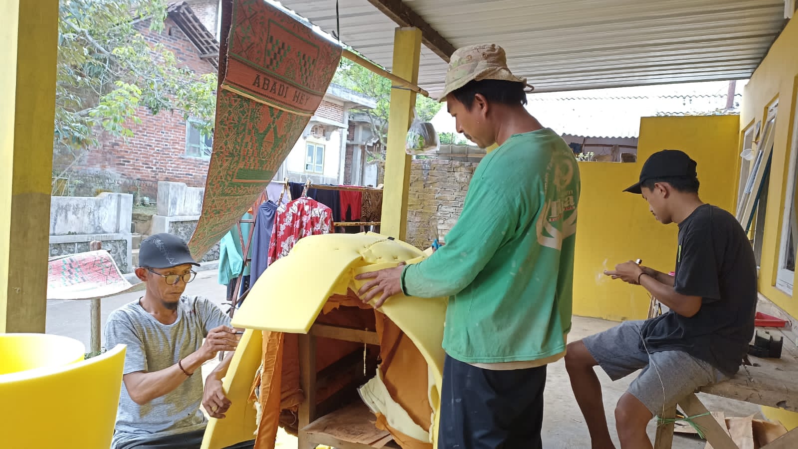 BJ Kostum Temanggung, Industri Rumahan Pengrajin Kostum Kesenian yang Dilirik Laku Hingga Luar Jawa