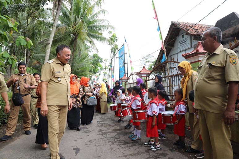 Bupati Purworejo Saba Desa Sasar Wilayah Bayan