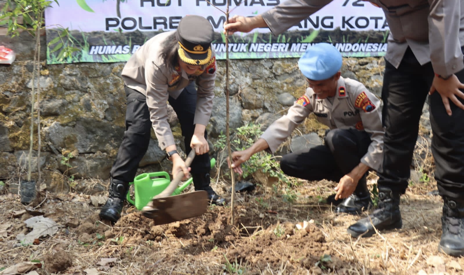 Polres Magelang Kota Hijaukan Bandongan Buat Beri Pemahaman Masyarakat Pentingnya Menjaga Lingkungan