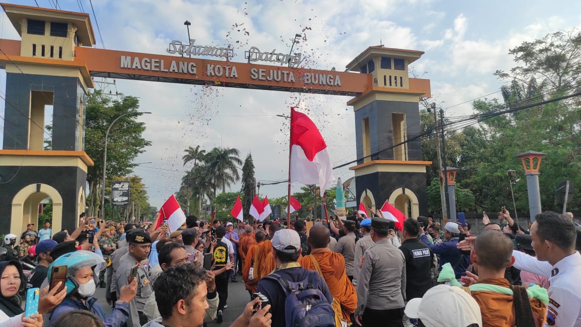 Kedatangan Biksu Thudong Candi Borobudur Magelang Disterilisasi