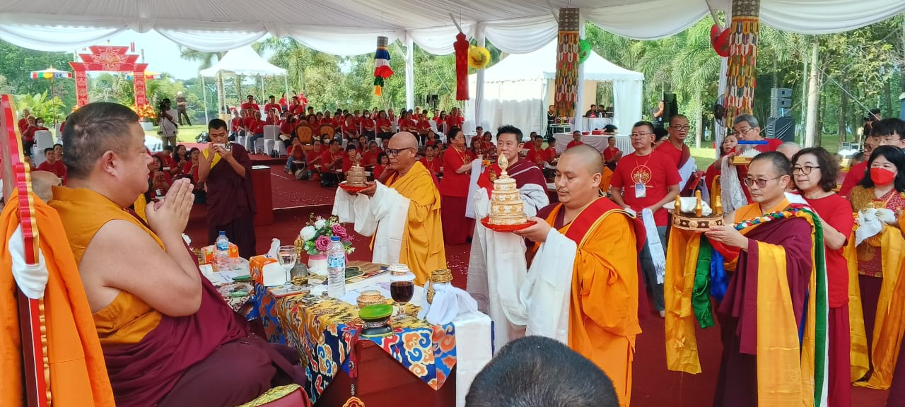 Ratusan Biksu Sangha dari Berbagai Negara Ikuti Prosesi Monlam Indonesia di Borobudur