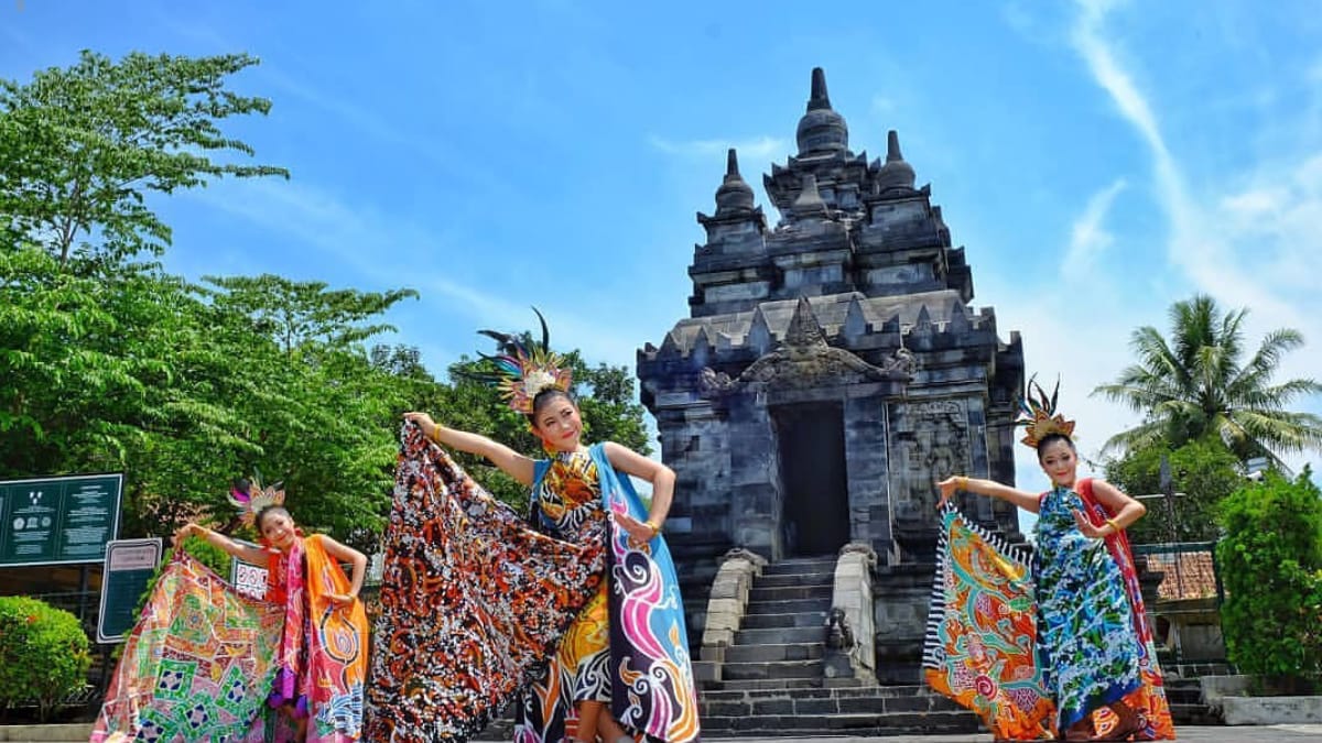 Tersembunyi di Magelang, Pesona Candi Pawon yang Recommended Dikunjungi!