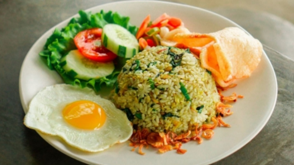 Resep dan Tips Memasak Nasi Goreng Cabai Hijau, Wajib Hidangkan dengan Pendamping Ini Biar Auto Lahap!