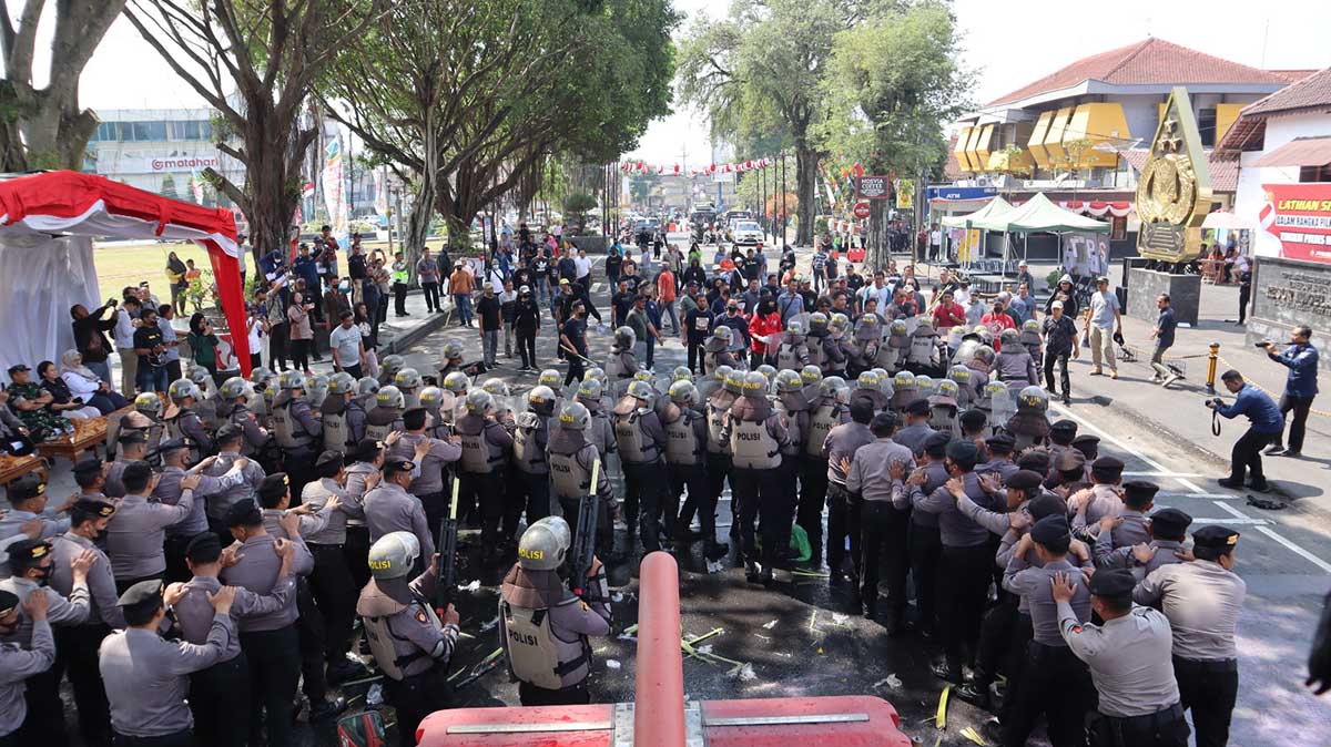 Kerusuhan di Kota Magelang Simulasi Sistem Pengamanan Kota 