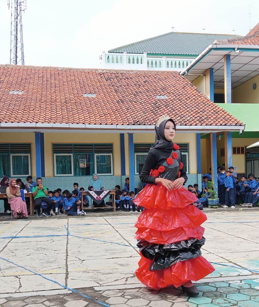Siswa SMP Muhammadiyah Adu Kreativitas, Aneka Jenis Limbah Disulap Jadi Busana Mewah