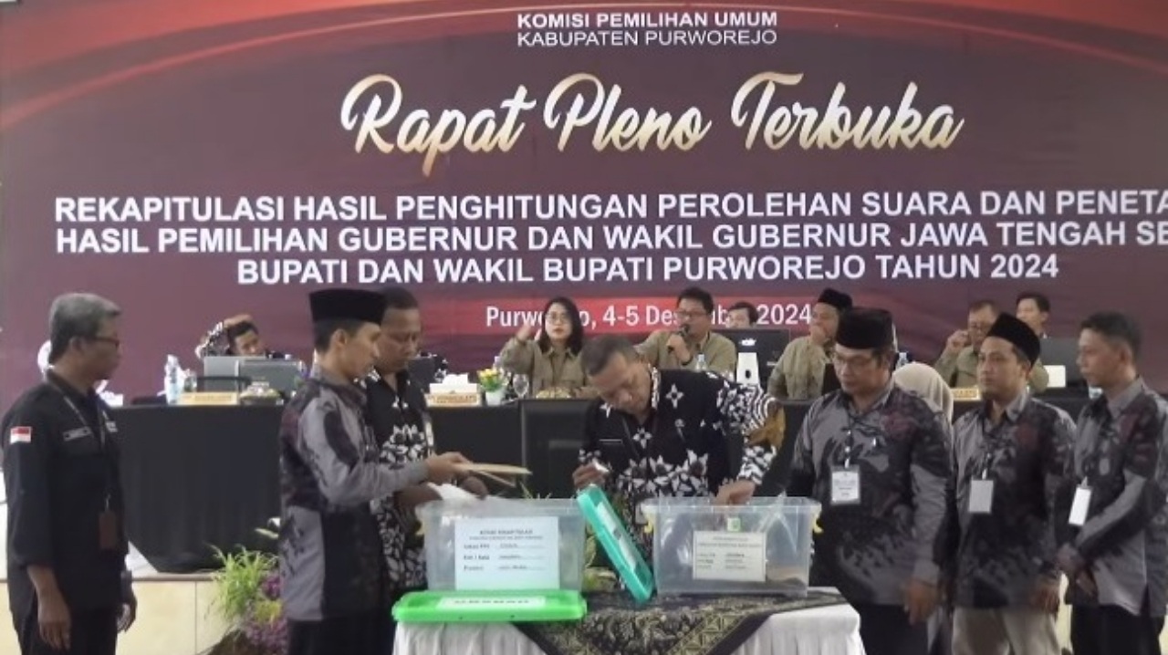 KPU Purworejo Gelar Rapat Pleno Rekapitulasi Pilgub Jateng dan Pilbup Purworejo 2024