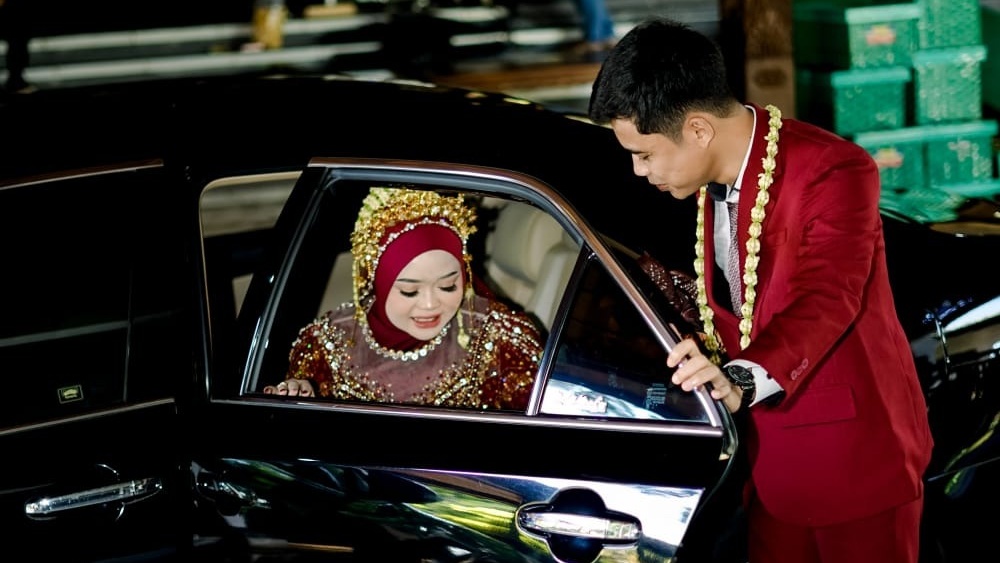 Nikah Rasa Sultan! Guru di Temanggung Ini Dijemput Mobil Dinas AA 1 Menuju Pelaminan 