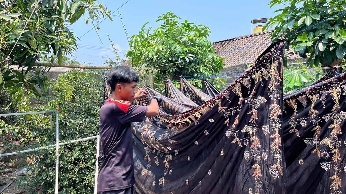Perajin Muntilan Rekam Sejarah Magelang Lewat Motif Batik Lokal