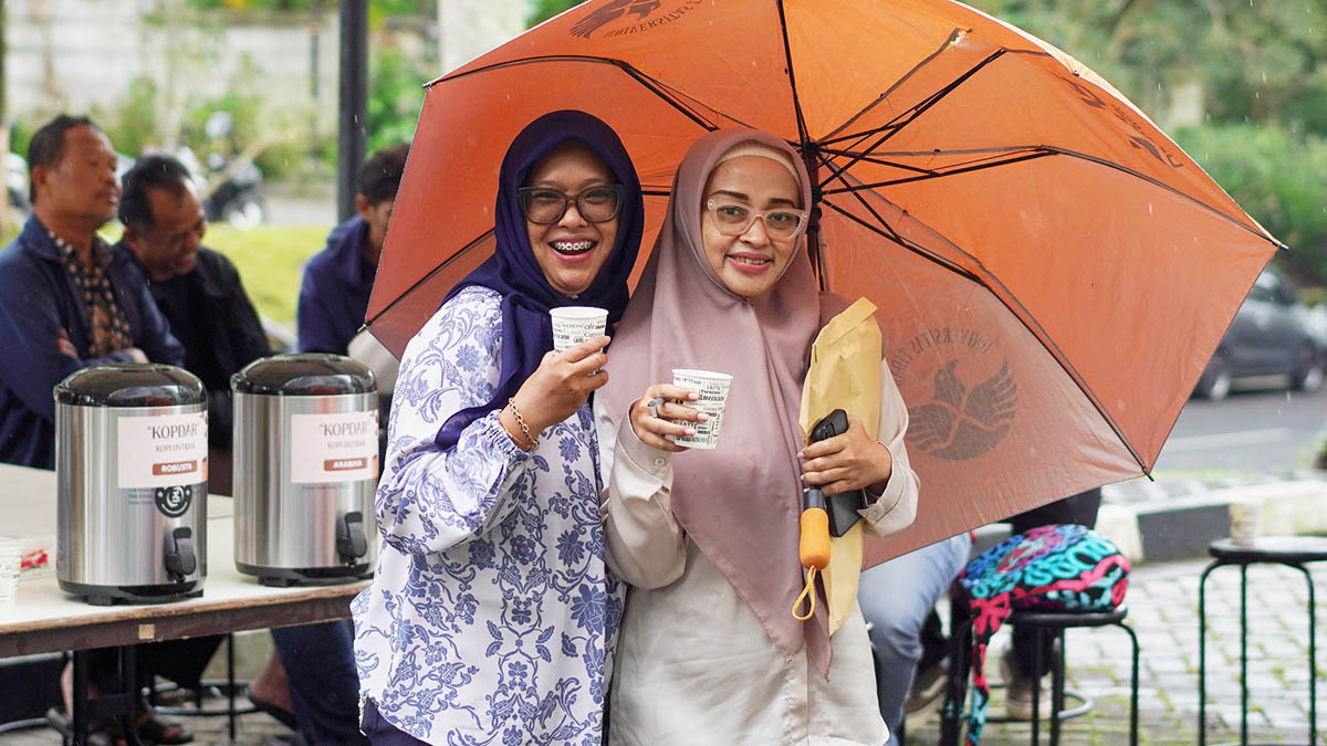 Untidar Magelang Bagikan Kopi Gratis untuk Pendamping Peserta UTBK