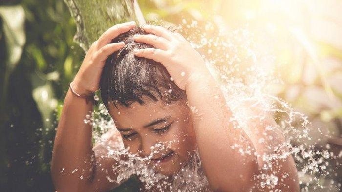 17 Mandi yang Disunnahkan, yang Paling Dianjurkan Mandi Jumat