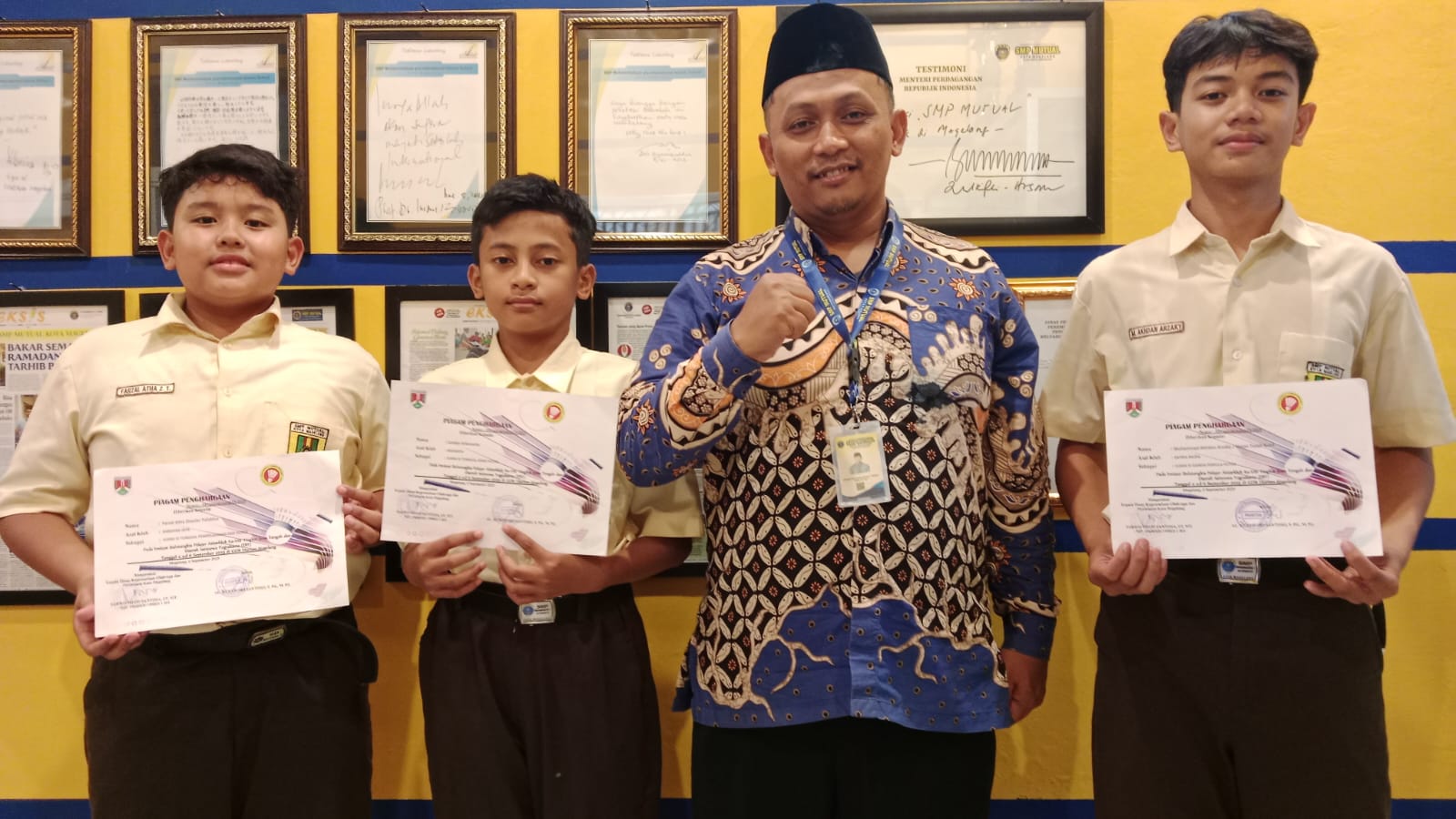 Tiga Siswa SMP Mutual Raih Medali Perunggu di Kejuaraan Bulutangkis Jateng–DIY