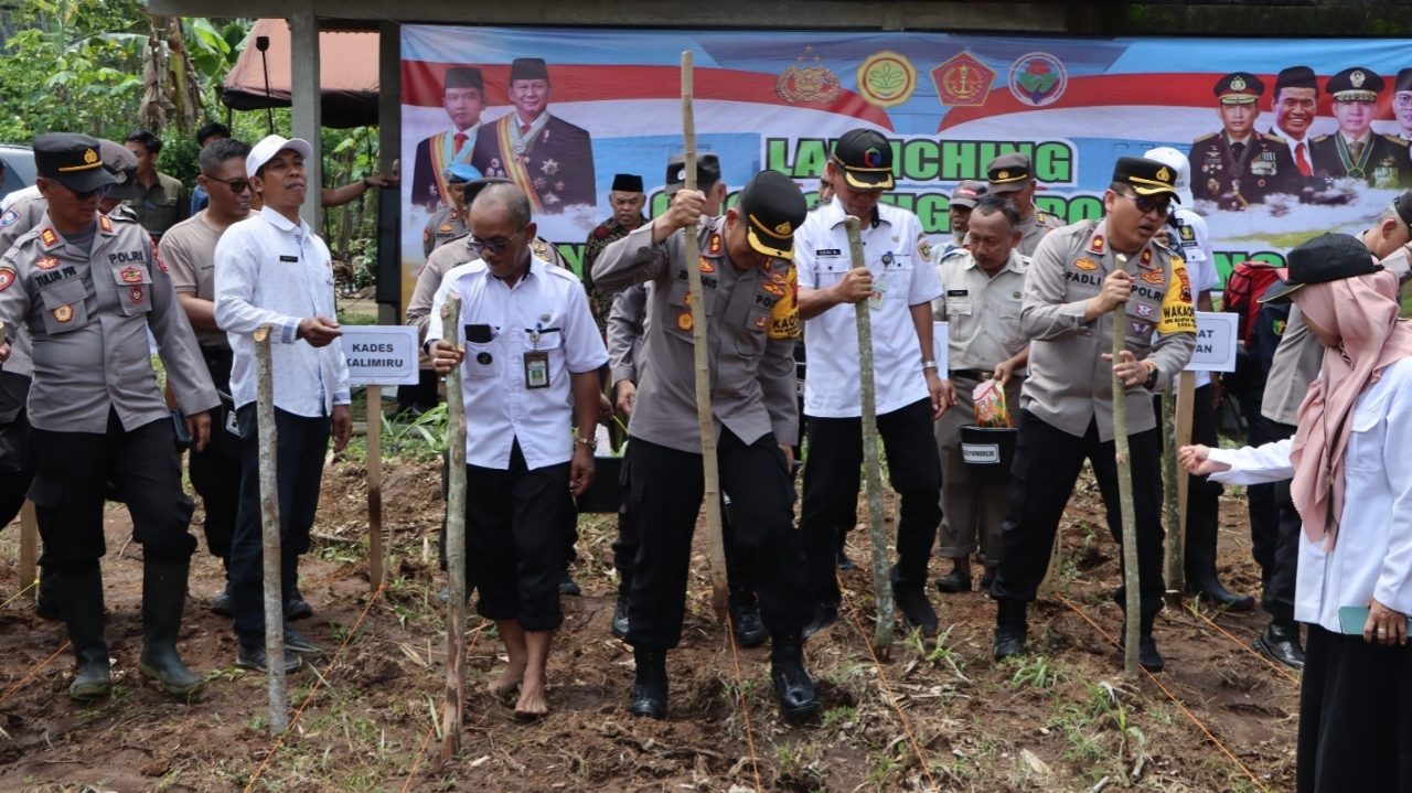 Polres Purworejo Gerakkan Tanam Jagung di Sucenjurutengah