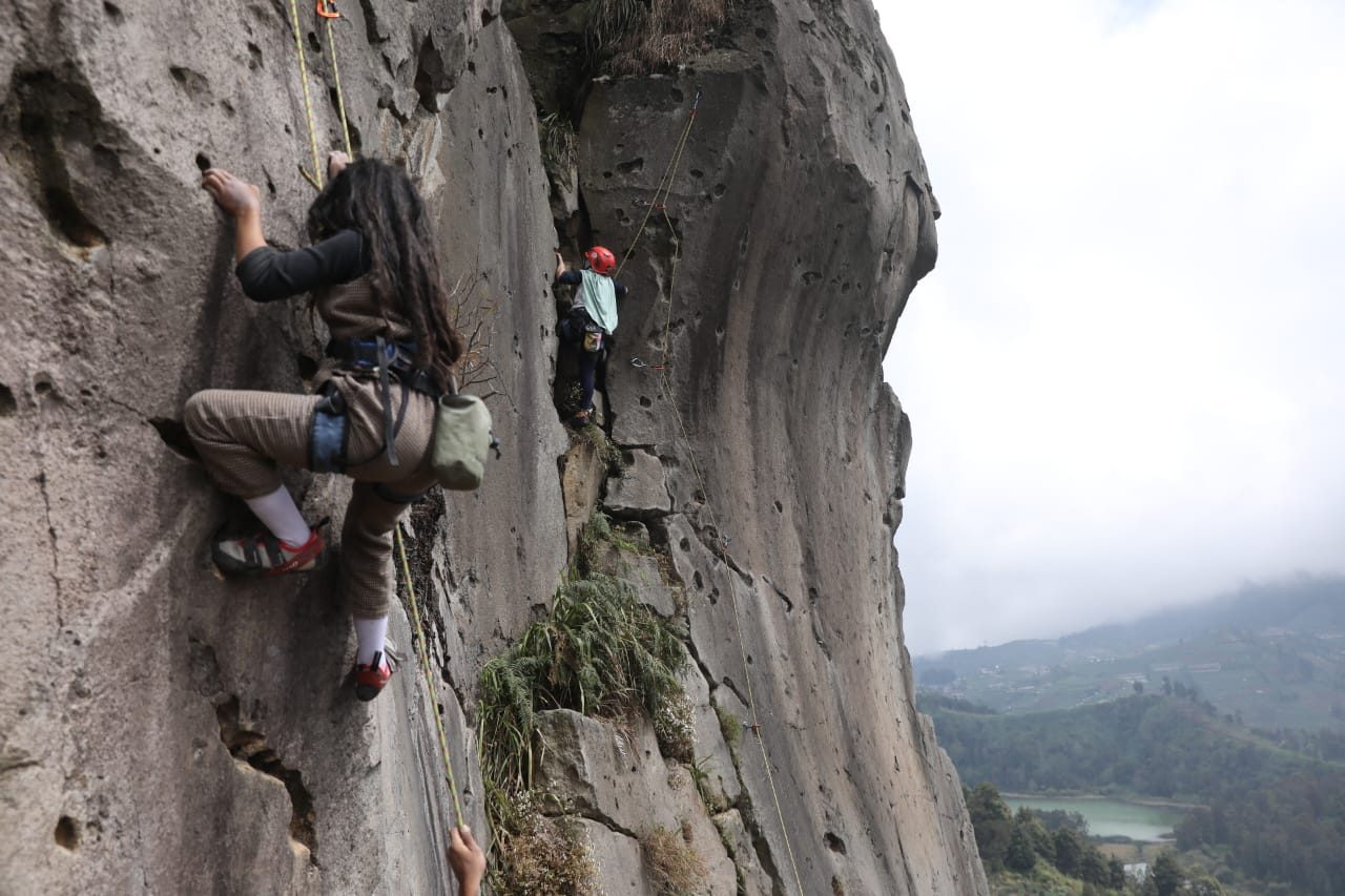 Buka Kompetisi Climbing, Ganjar Pamerkan Tebing Watu Gribig Sebagai Sport Tourism Favorit di Jateng