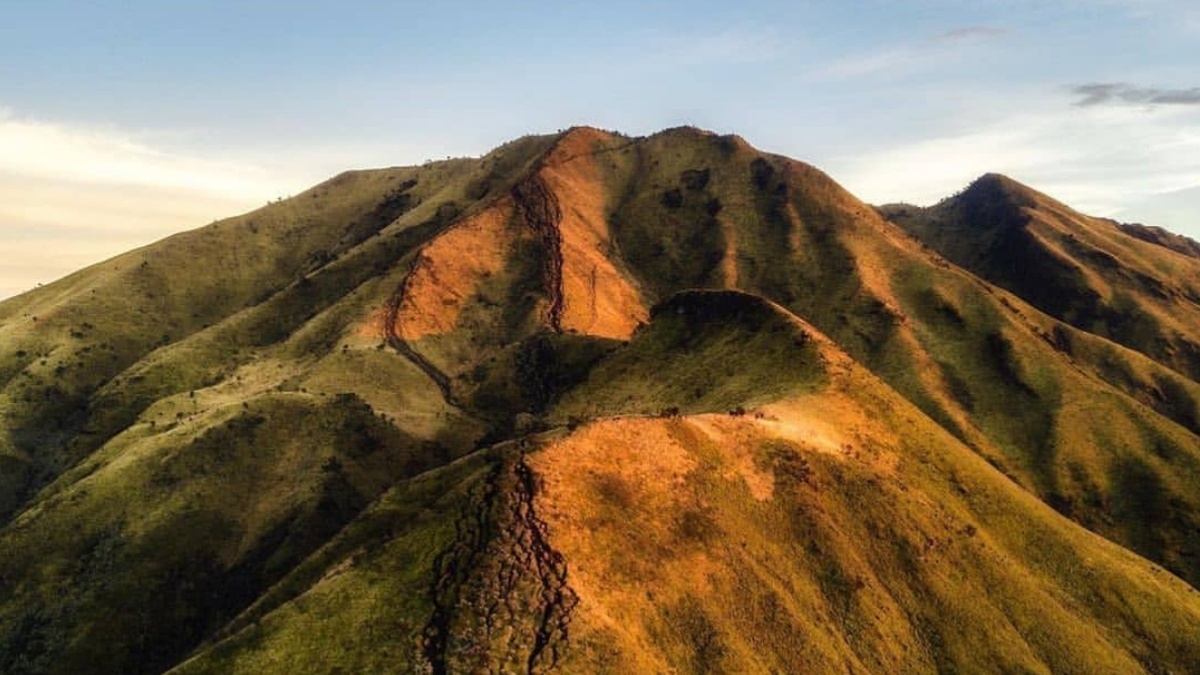 Gunung Merbabu via Wekas Magelang: Cara Registrasi Online hingga Jalur Pendakian!