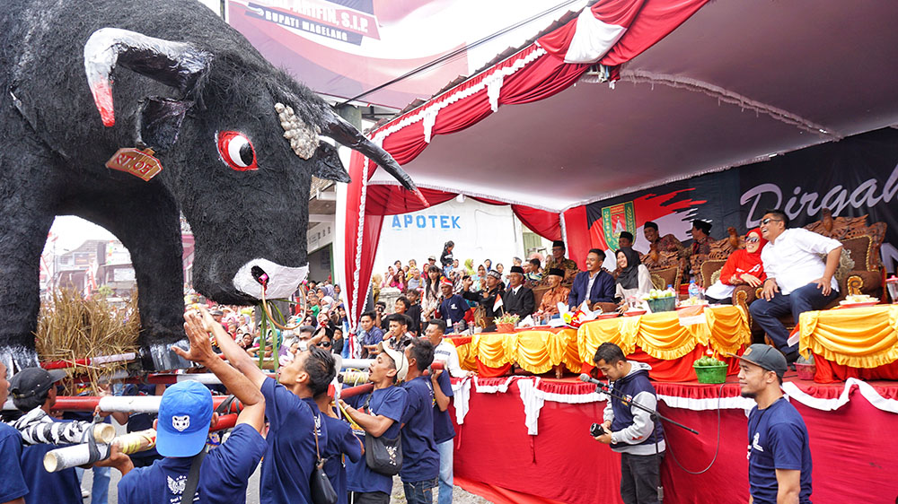 WOW! Kemeriahan Kirab Budaya di Desa Kaponan Magelang Disaksikan Ribuan Warga