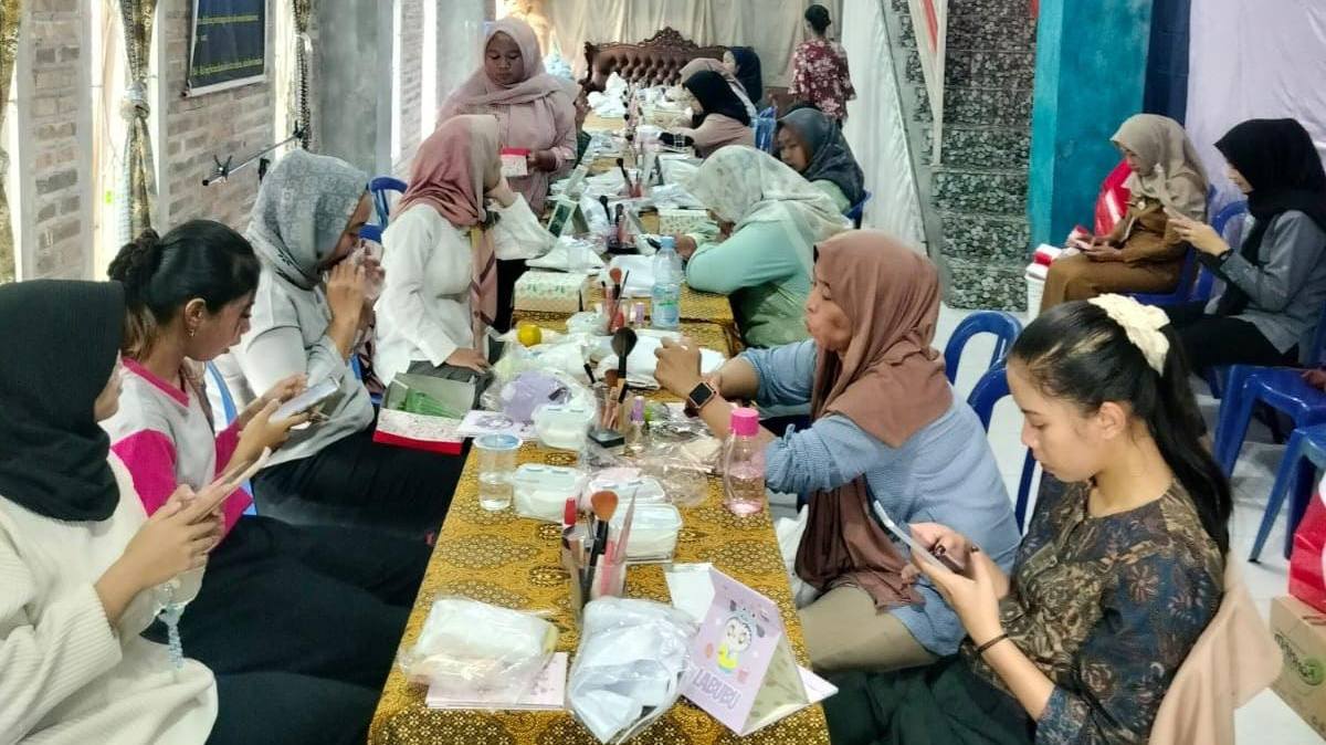 Di Magelang IRT Berstatus Tulang Punggung Keluarga Dilatih Tata Rias