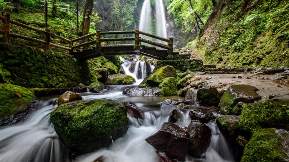 Keindahan Grojogan Sewu Di Tawangmangu Yang Mampu Memikat Wisatawan Setiap Harinya!