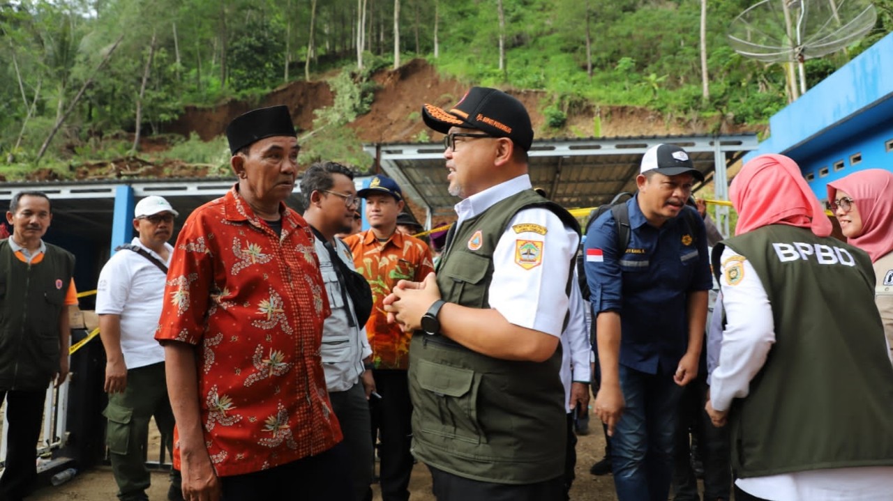 Tinjau Lokasi Bencana Bruno, Pjs Bupati Purworejo Minta Antisipasi Longsor Susulan