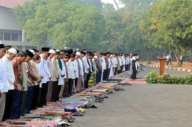 Shalat Jumat Boleh di Lapangan, Ini Dalilnya!