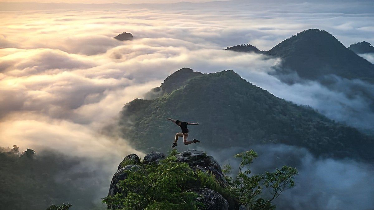 Saksikan Keindahan Alam Jawa Tengah dan Jawa Timur Dari Bukit Cumbri Wonogiri, Tiketnya Rp 3 ribu saja lho!