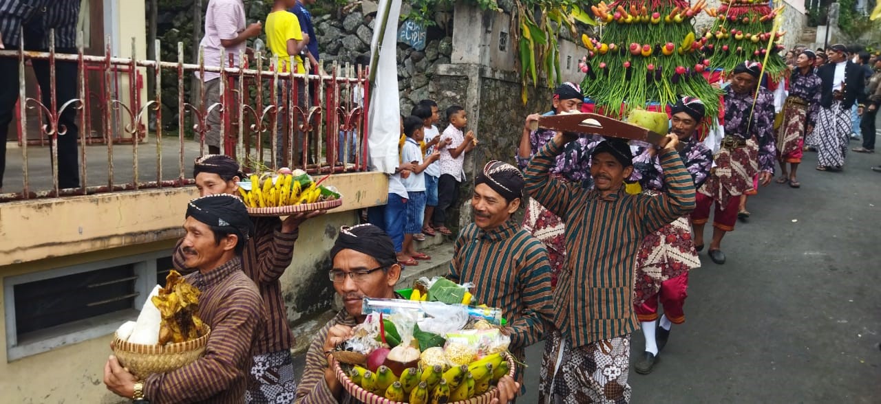 Jelang 1 Suro, Warga Lamuk Temanggung Gelar Ritual Kirab Budaya Puji Jagat