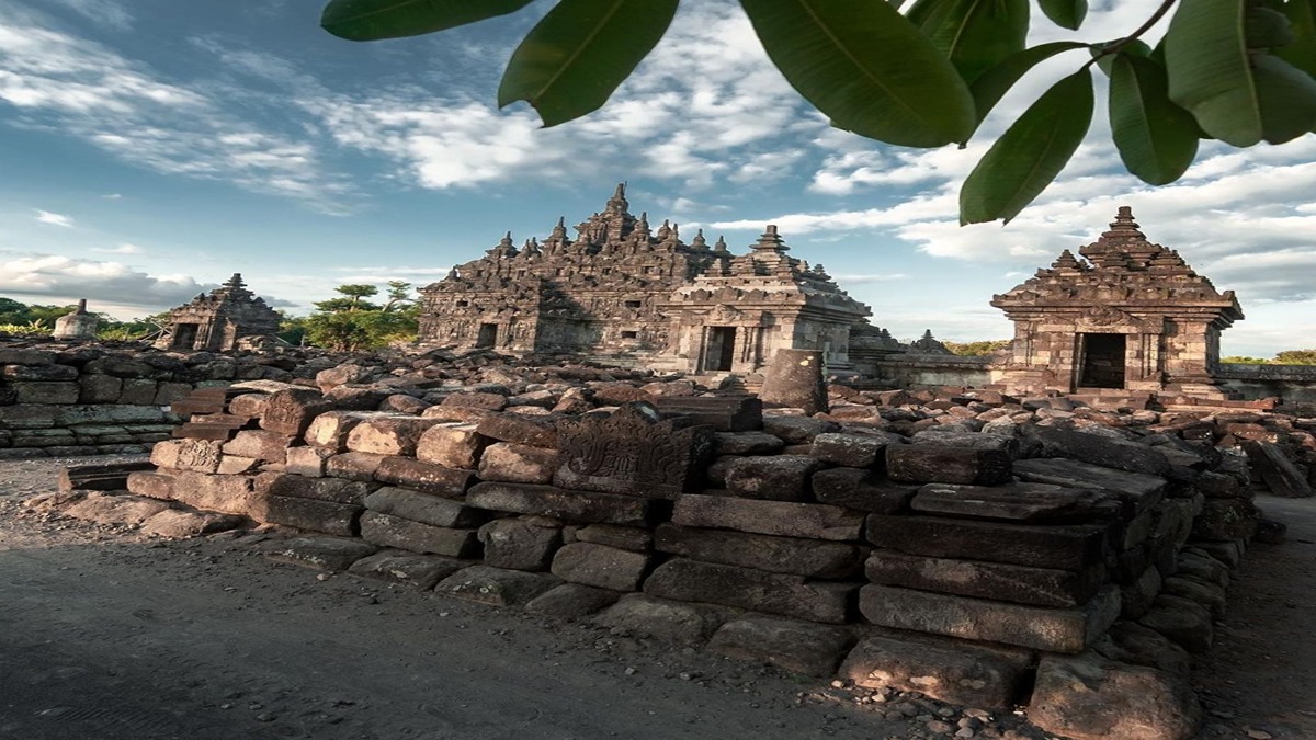 Wisata Sejarah dan Budaya Candi Plaosan Kompleks Percandian Buddha yang Indah di Jawa Tengah 