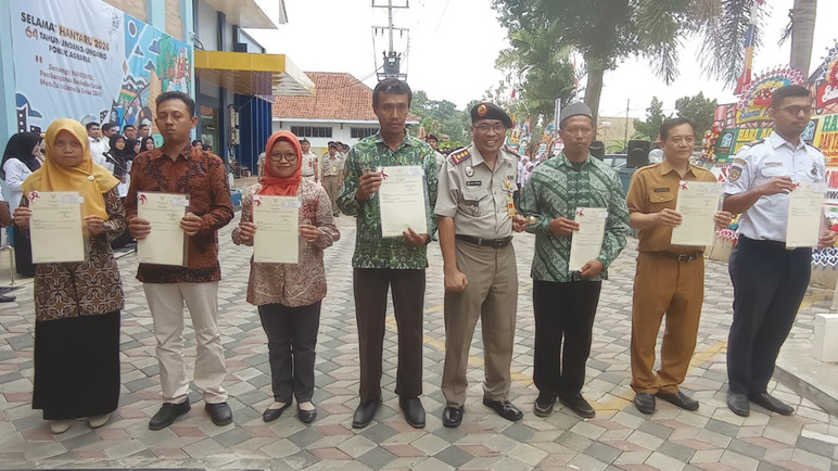 Sertifikat Hak Milik Program PTSL Warga Purworejo Diserahkan