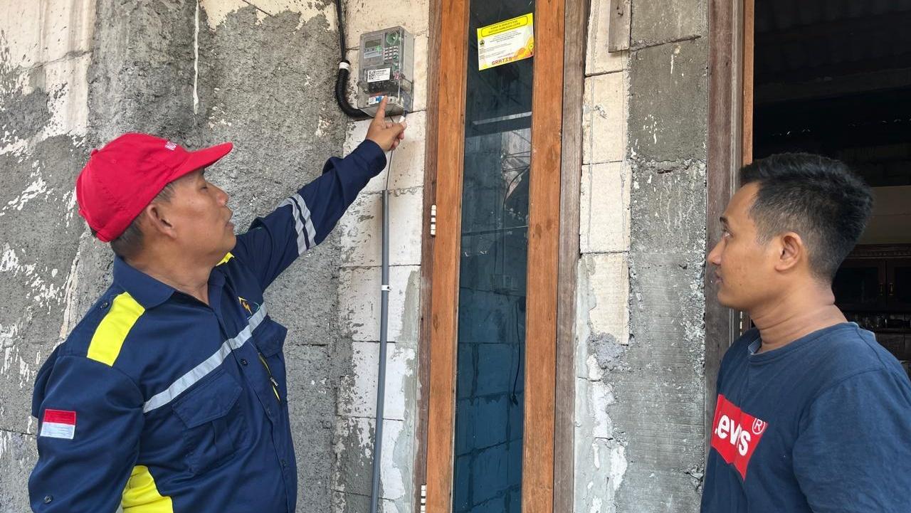 Pemprov Jateng Salurkan 1.000 Sambungan Listrik Gratis untuk Warga Kurang Mampu