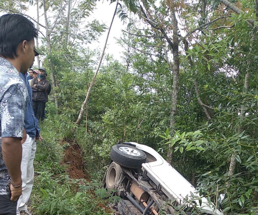 Jalur Wisata Mangli Magelang Sempit, 1 Mobil Nyungsep ke Jurang