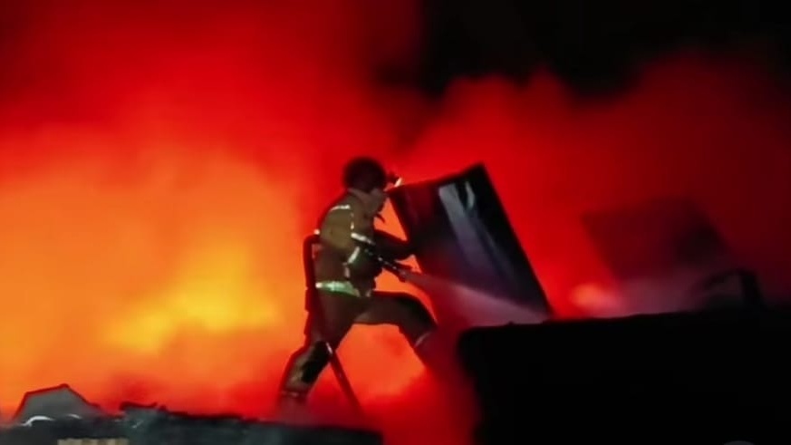 Pabrik Polywood di Pringsurat Temanggung Terbakar, Damkar Berjibaku 3 Jam Padamkan Api