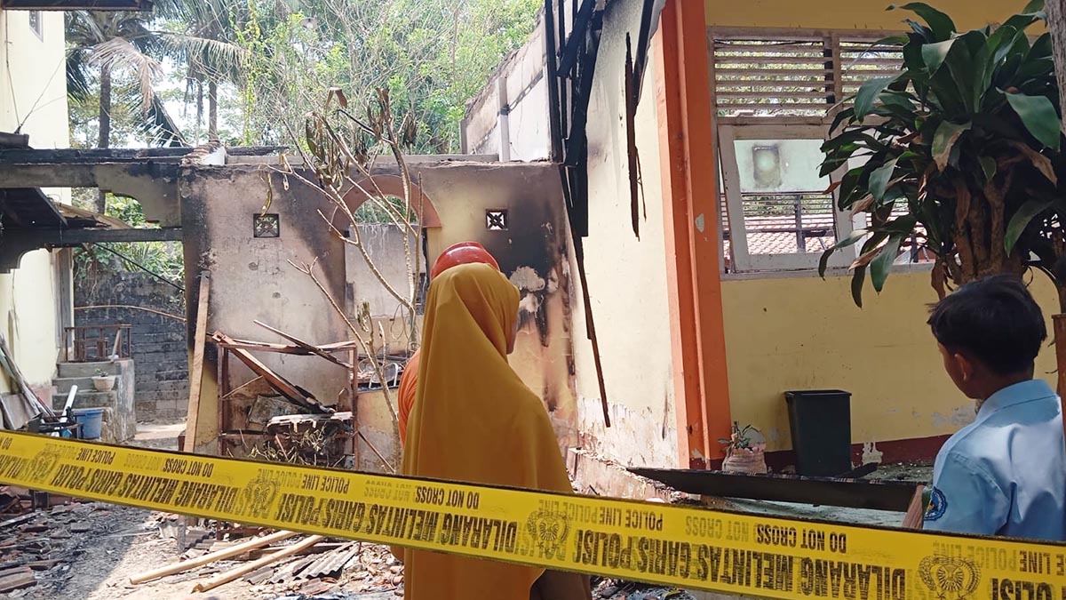 Imbas Kebakaran, Siswa SMPN 1 Tegalrejo Terpaksa Pindah Belajar ke Aula