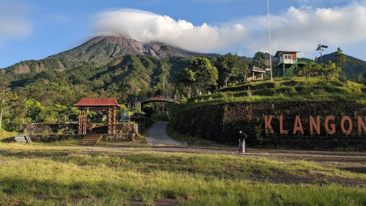 Menikmati Keindahan Gagahnya Gunung Merapi di Bukit Klangon Yogyakarta