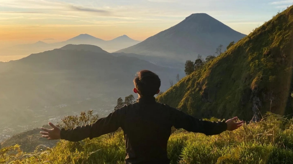 5 Spot Foto Gunung Pakuwaja Via Parikesit Paling Favorit! Salah Satunya Sabana Kaldera