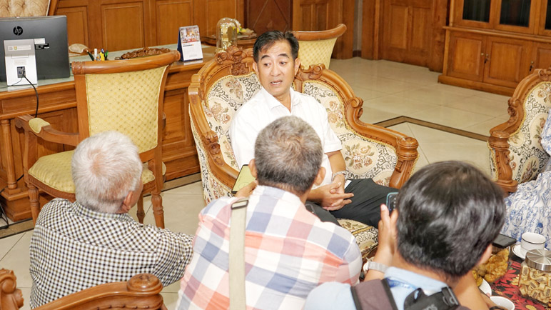 Hari Pertama Kerja, Pj Bupati Magelang Sepyo Achanto Temui Para Pejabat dan Rekan Media