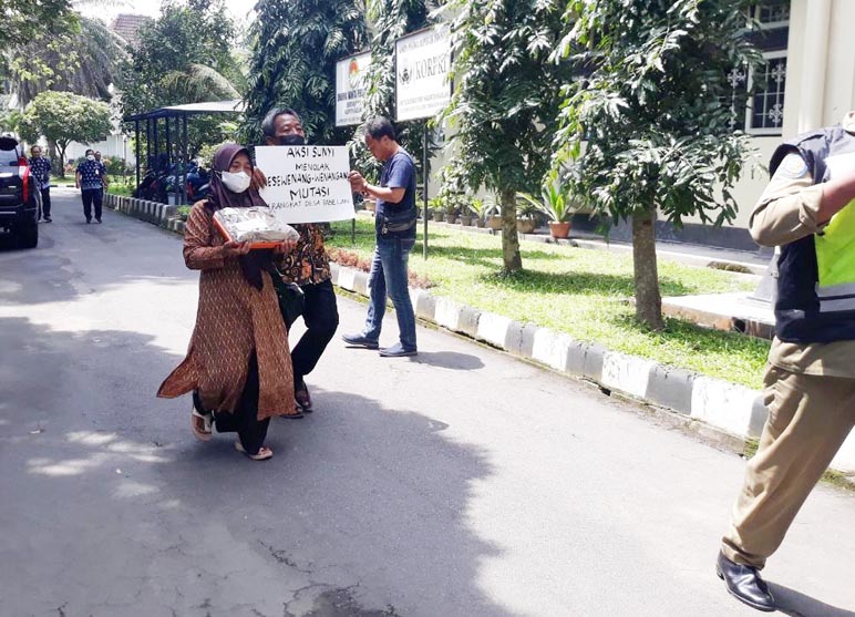 DItemani Istri Berjalan Kaki 8 Km, Perangkat Desa Pabelan Ngadu ke DPRD Kabupaten Magelang