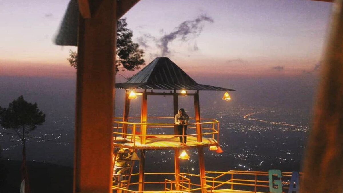 Mengisi Waktu Liburan Dengan Menikmati Panorama Alam Bak Negeri di Atas Awan Ala Bukit Gancik Selo Boyolali