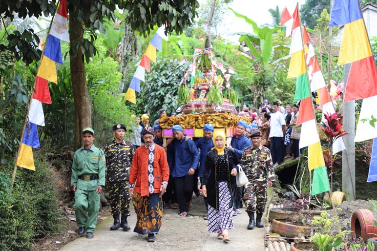 Kirab Budaya Meriahkan Merti Desa Gunung Condong