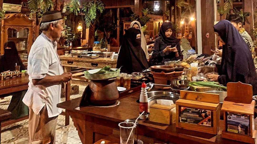 Soto Veteran, Resto Berkonsep Syariah di Solo, Netizen: The Real Jualan Sambil Berdakwah!