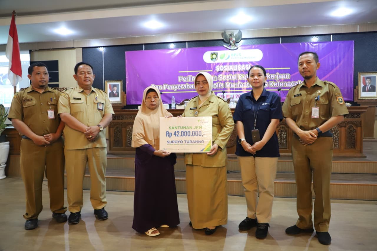 Pemkab Purworejo Perluas BPJS Ketenagakerjaan, Santunan Rp42 Juta Diserahkan ke Pekerja Rentan