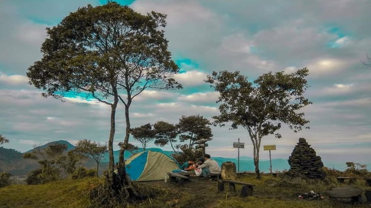 Cocok Untuk Pendaki Pemula! Pesona Puncak Hanoman Kendalisodo Pekalongan yang Memanjakan Mata