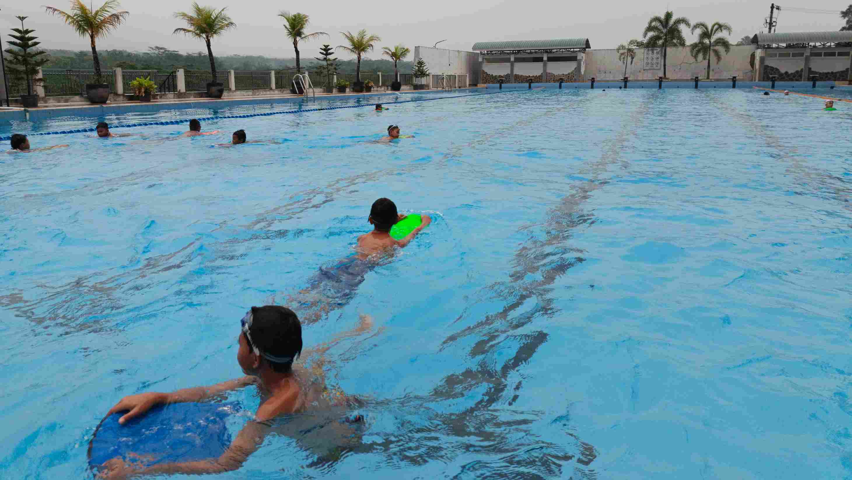 Warga Magelang Manfaatkan Padusan di Samapta Aquatic Sport Center