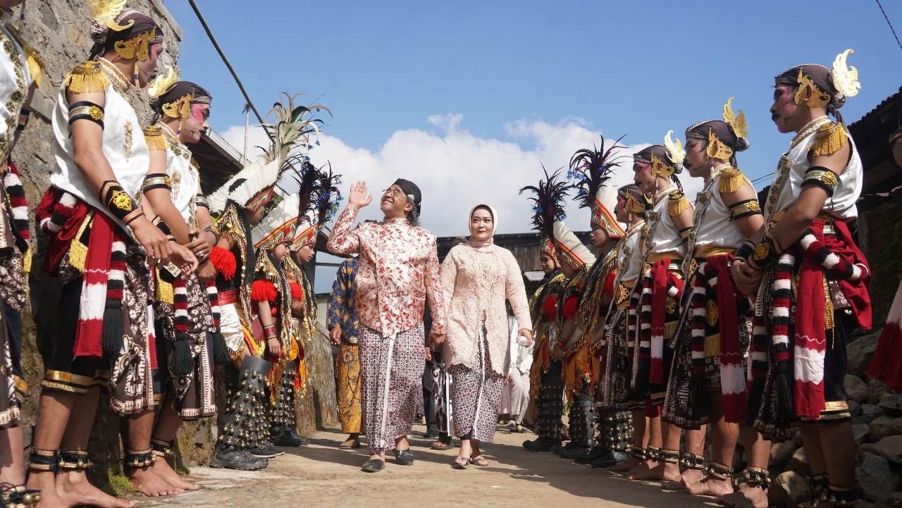 Kirab Budaya Regeng Suro Warnai Campurejo, Bupati Temanggung Ikut Pimpin Prosesi