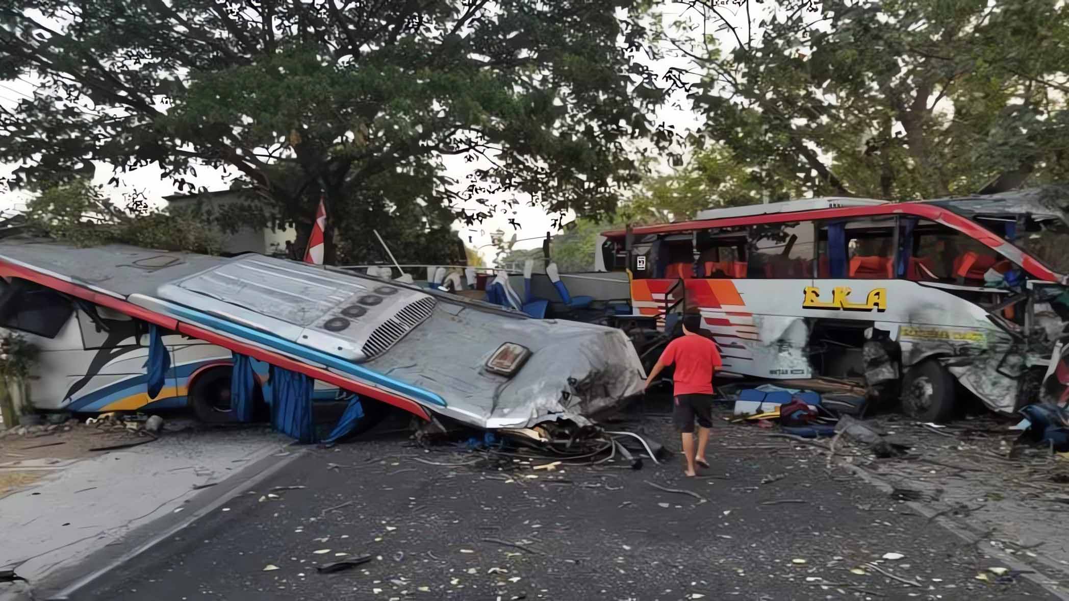 FAKTA BARU! Kronologi Kecelakaan Bus Eka vs Sugeng Rahayu 3 Orang Meninggal di Tempat