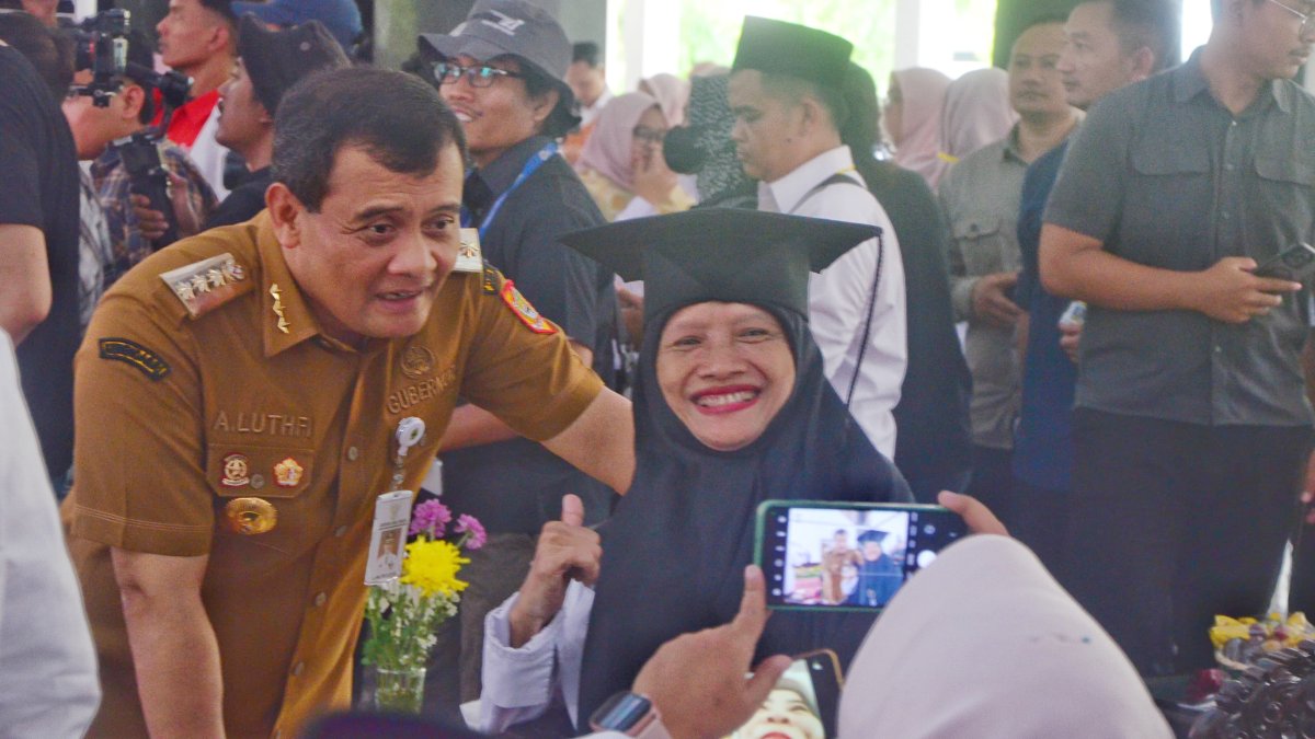 Seribu Keluarga Wisuda PKH, Gubernur Ahmad Luthfi Dorong Kemandirian Warga