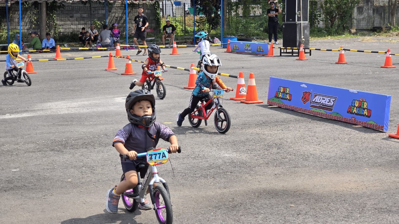 Seru!! Ratusan Anak Ikuti Lomba Push Bike di Parkir AIM Artos Mall