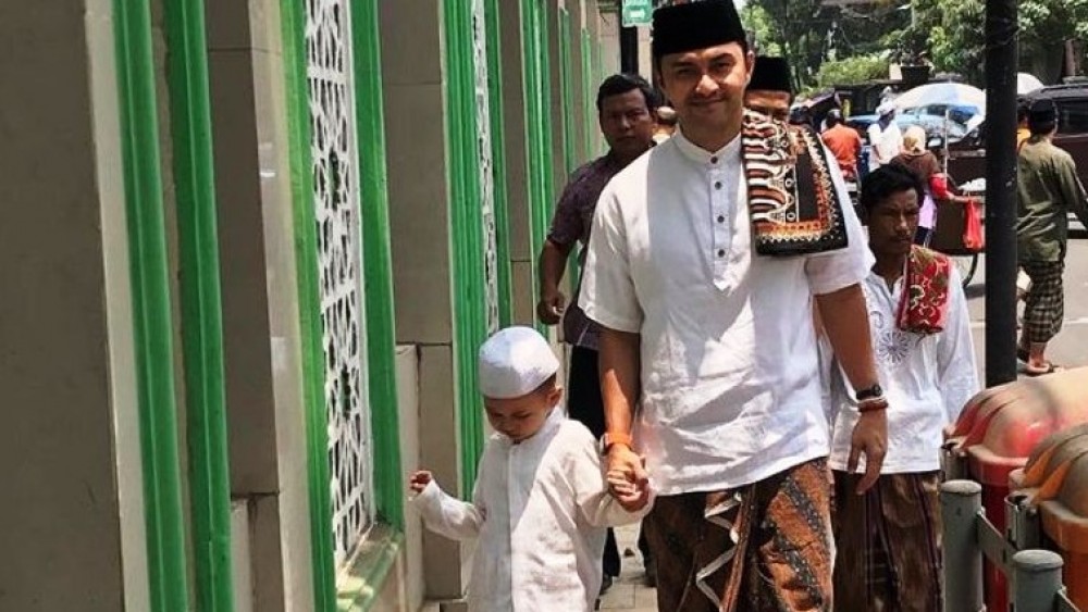 Disunnahkan Memakai Pakain Putih Ketika Shalat Jumat